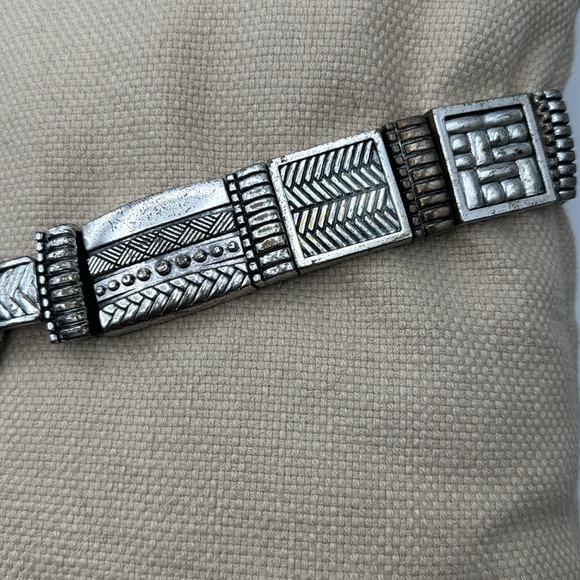 Chico’s Black Leather Stretchy Belt with Silver Chunky Hook Clasp - Size M - Picture 4 of 8